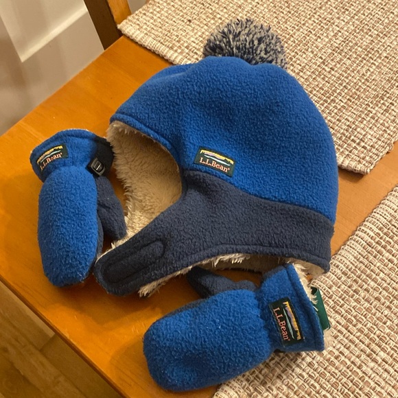 L.L. Bean Infant/Toddler Mountain Classic Fleece Hat and Mitten Set - Picture 1 of 9